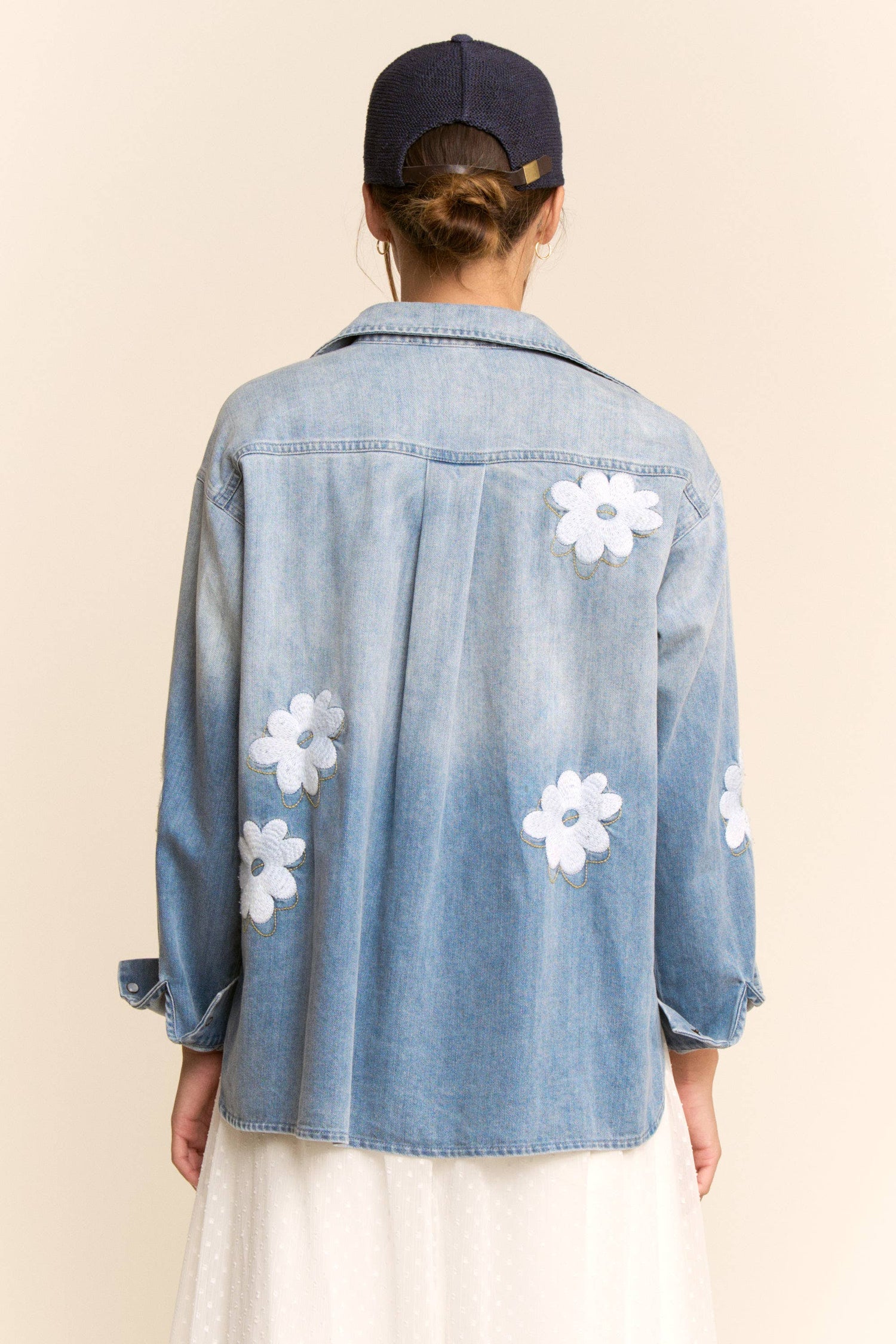 DT50299-FLOWER EMBROIDERED BUTTON FRONT WASH DENIM SHIRT