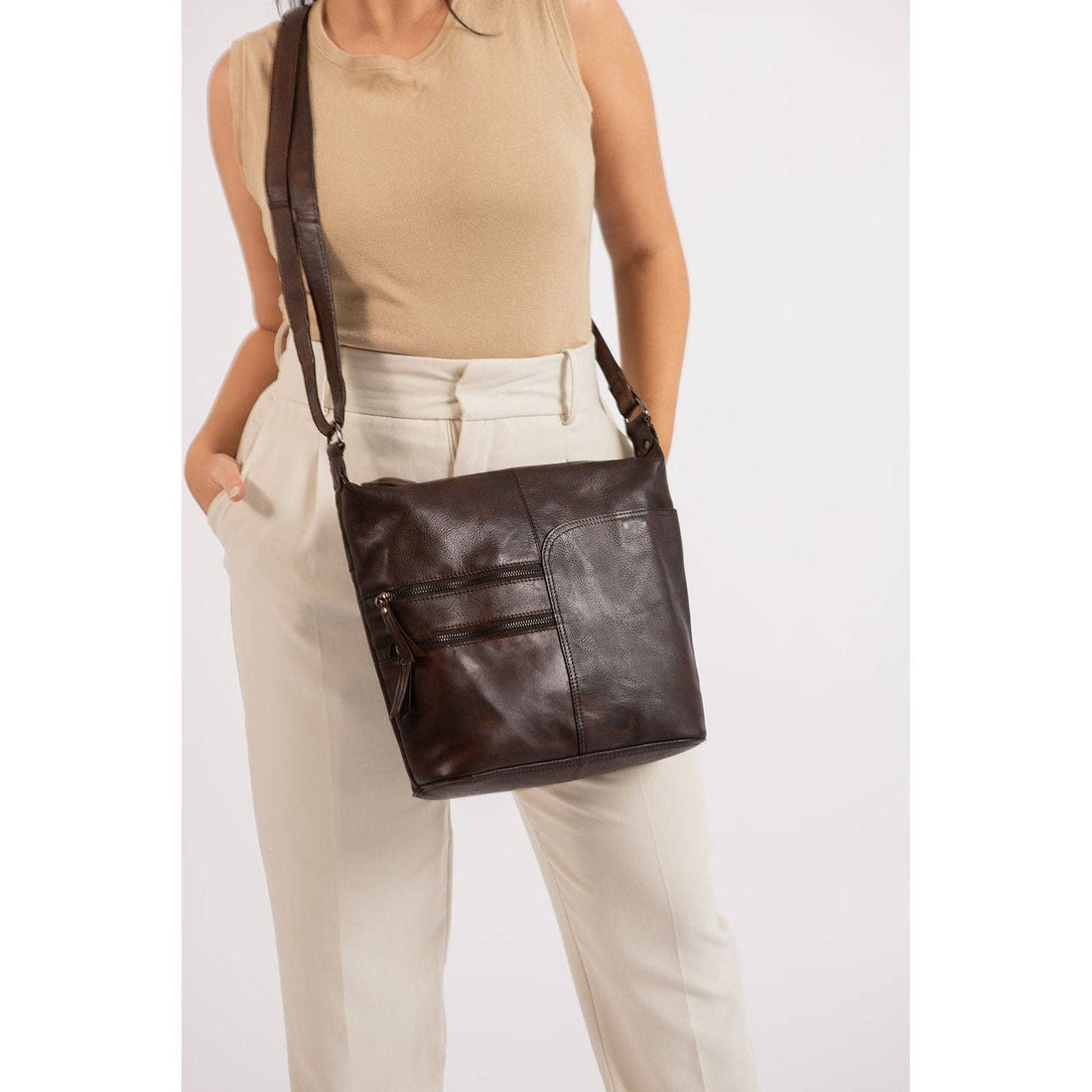 Leather Shoulder bag Bianca Brown GW6847BRN