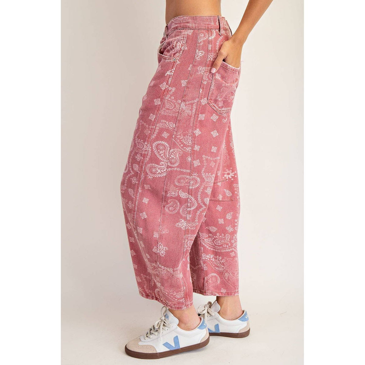 JEANS MINERAL WASHED PAISLEY PRINTED BARREL JEANS