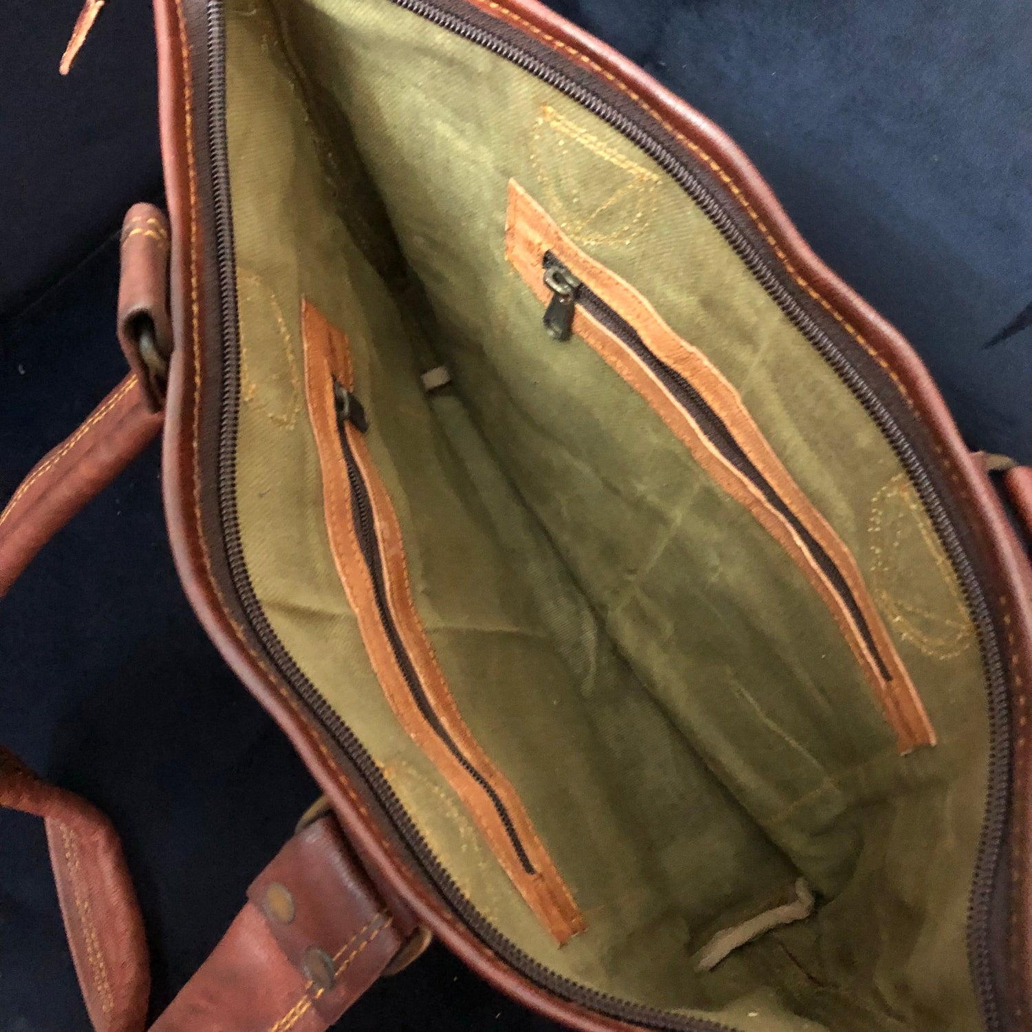 Leather Bucket Bag tote plain. (No outside pocket)