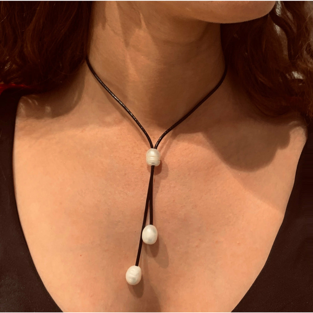 Leather and Pearl lariat necklace black leather 