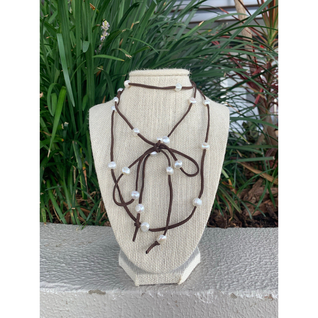Pearl Lariat dark brown suede 
