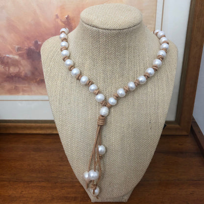 Pearl and leather necklace light natural tan 