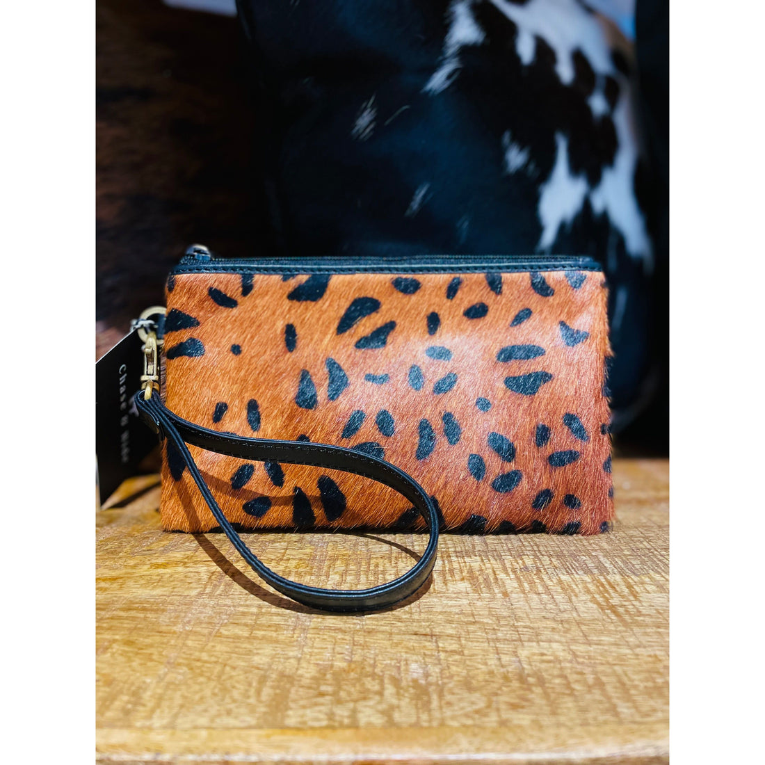 Lara Leopard clutch