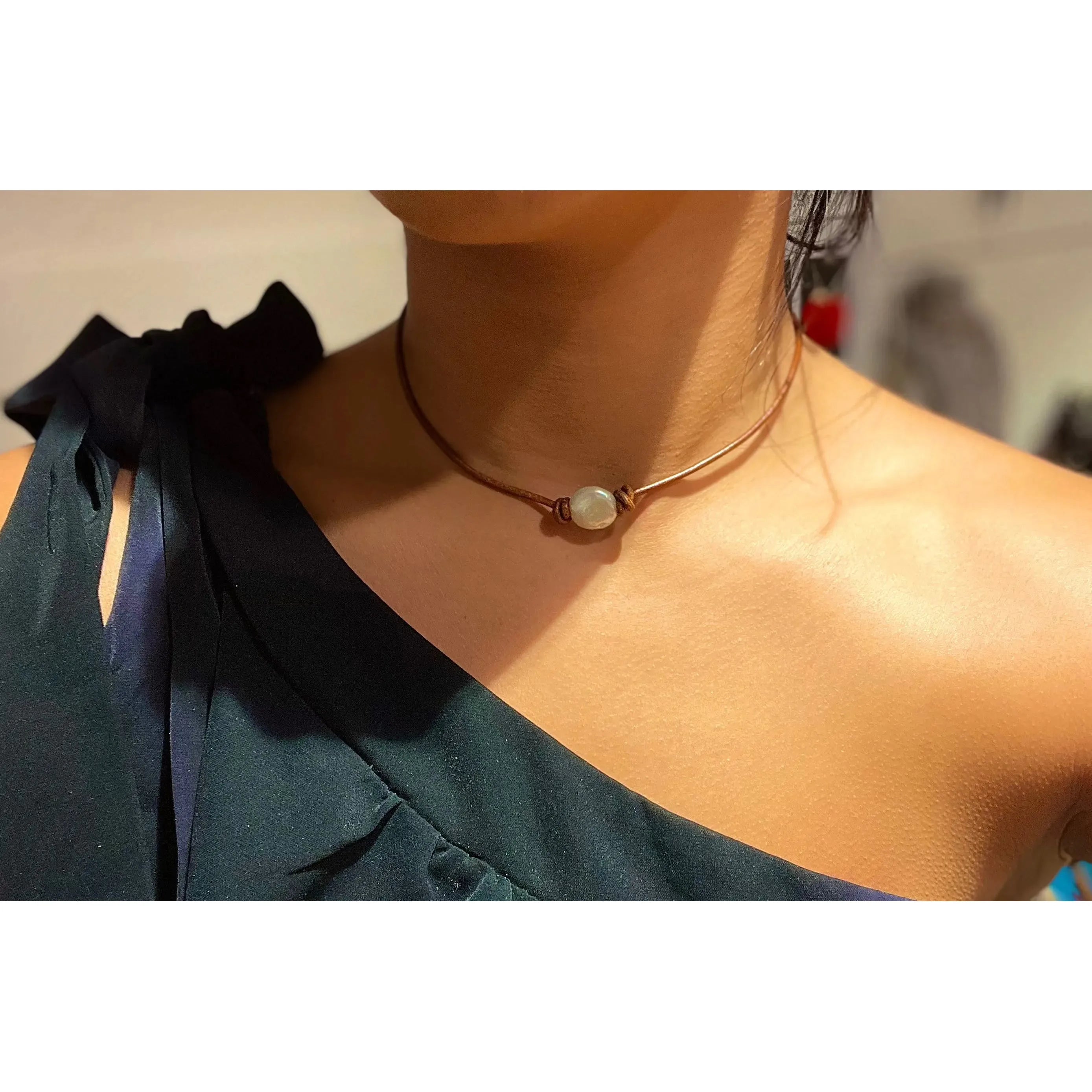 Single Pearl on dark tan leather necklace 