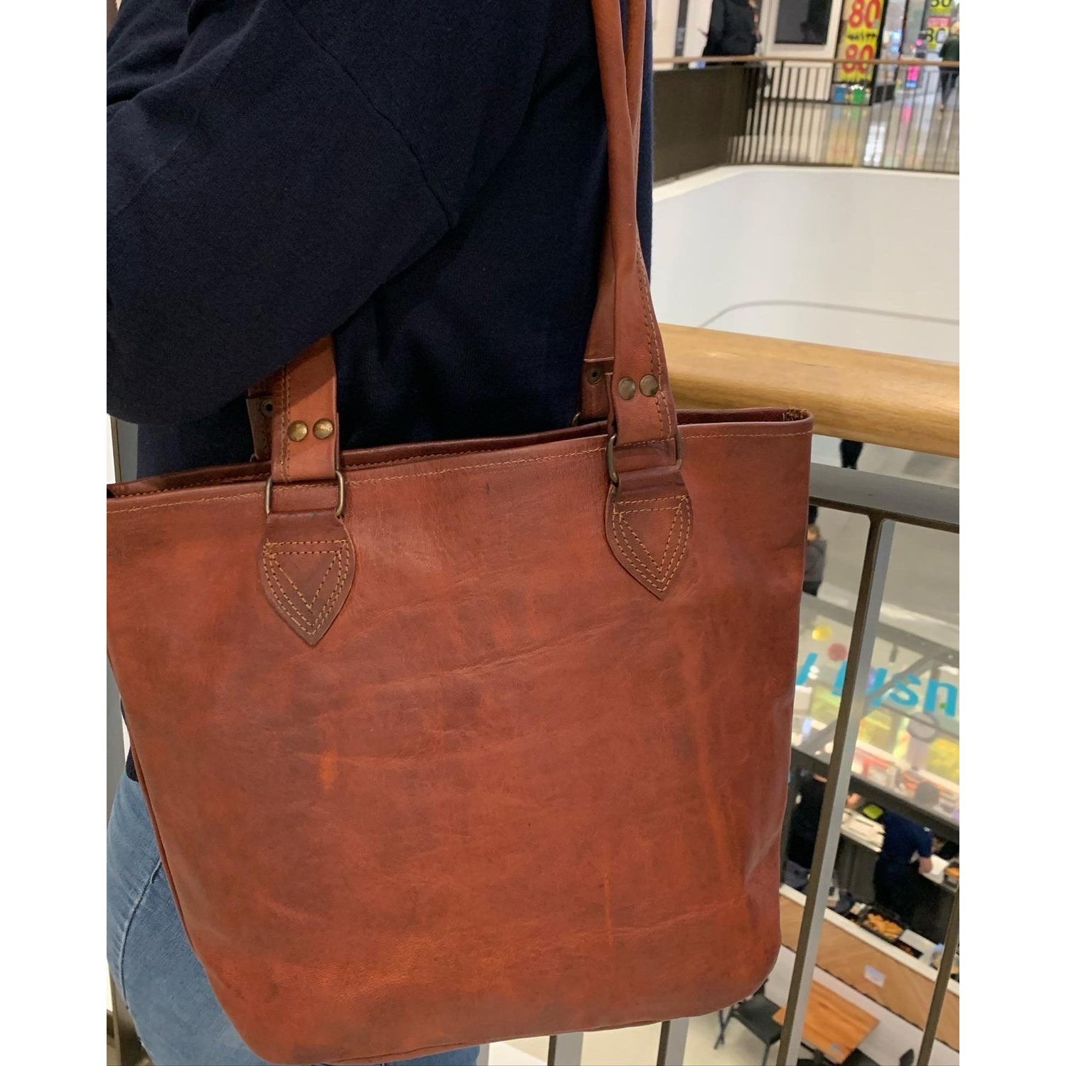 Leather Bucket Bag tote plain. (No outside pocket)