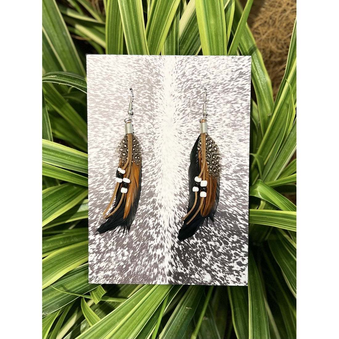 Black feather earring 