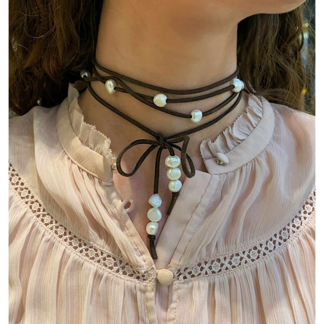 Pearl Lariat dark brown suede 